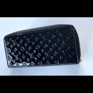 Louis Vuitton Zippy Wallet